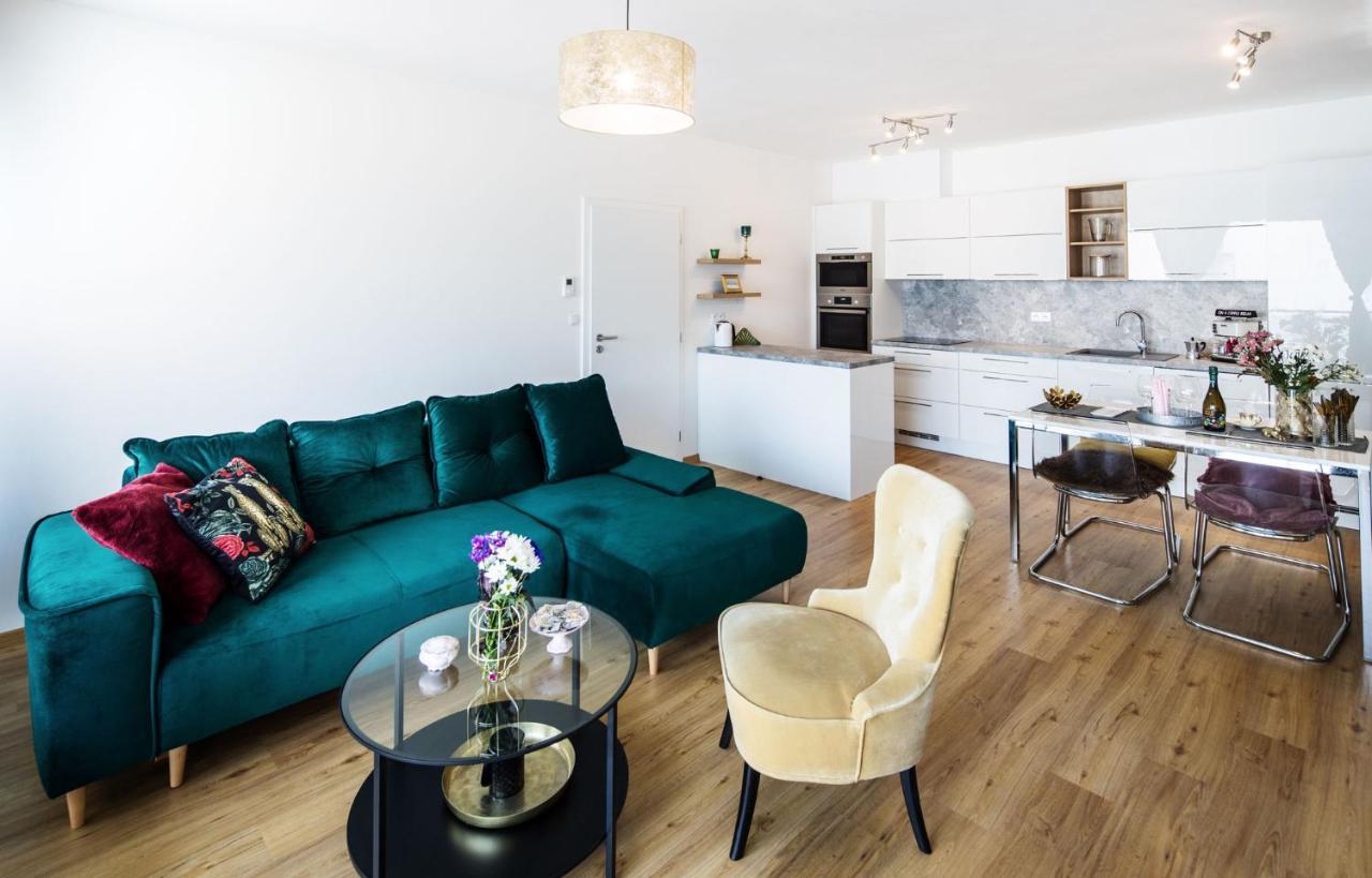 Silvie Apartments - Zlate Terasy Olomouc Exteriör bild