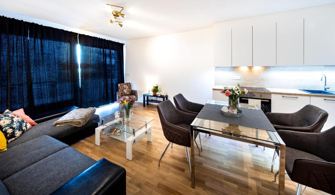 Silvie Apartments - Zlate Terasy Olomouc Exteriör bild